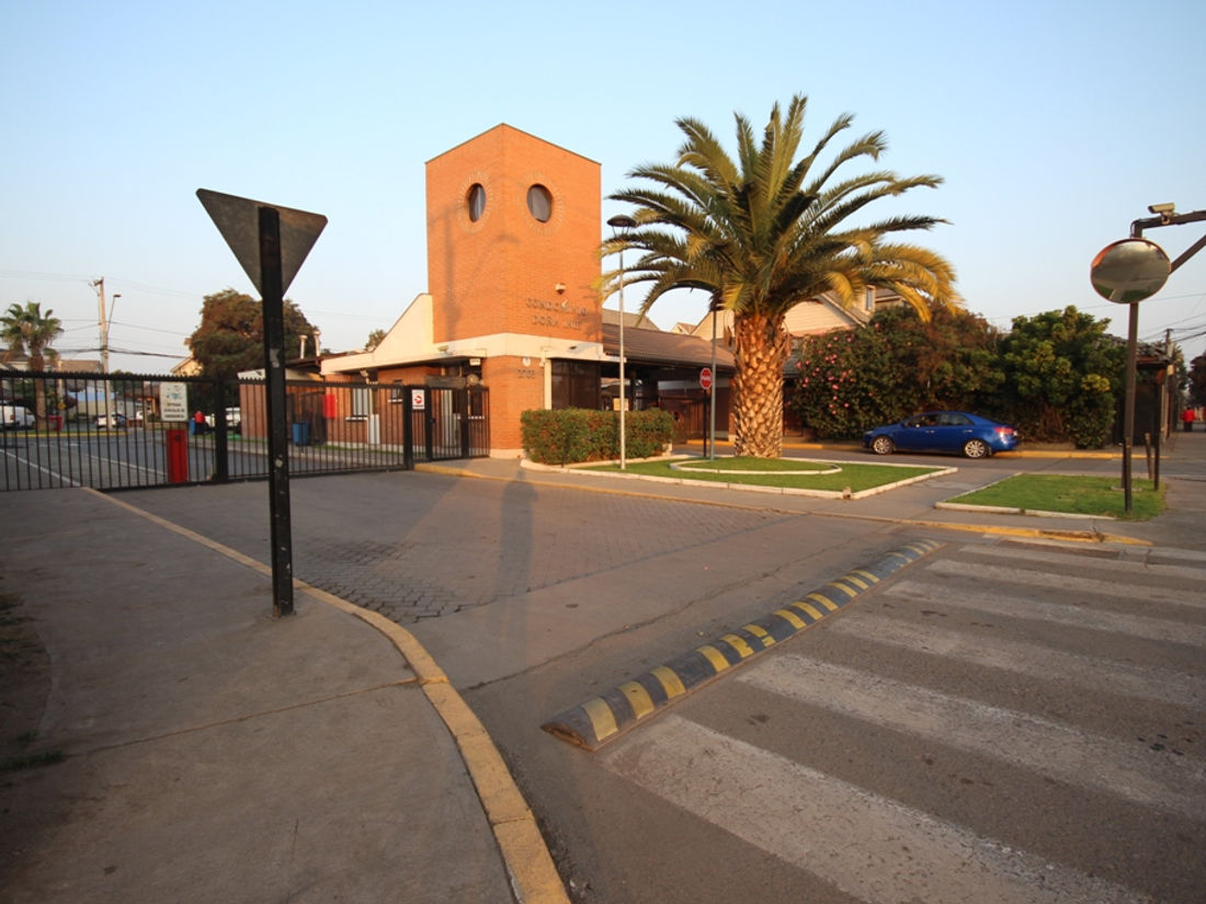 Se Vende Hermosa Casa en Condominio Doña Inés - Maipú